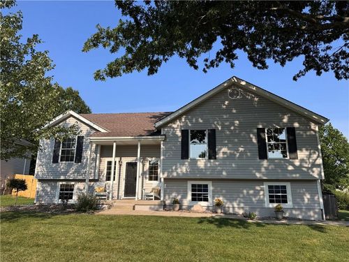 215 Pinetree Dr, Greenwood, MO, 64034-9208 | Card Image