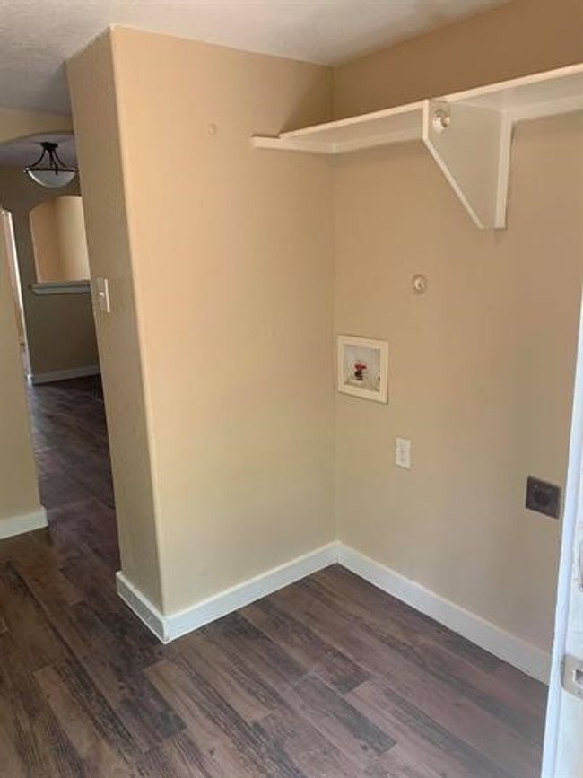 930 Red River St, House other with 3 bedrooms, 1 bathrooms and 2 parking in Lockhart TX | Image 5