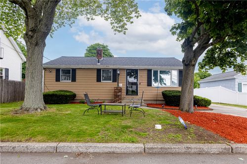 71 Julian St, Pawtucket, RI, 02861-1107 | Card Image