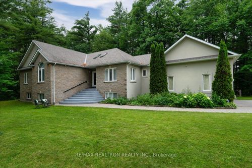 68 Stocco Cir, Tiny, ON, L0L2T0 | Card Image