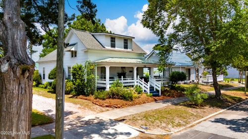 1402 Shepard St, Morehead City, NC, 28557-4054 | Card Image