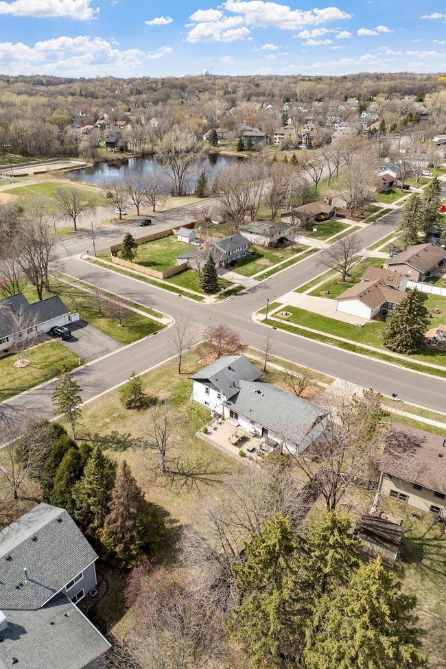 Notice Galaxie Park within walking distance! | Image 35