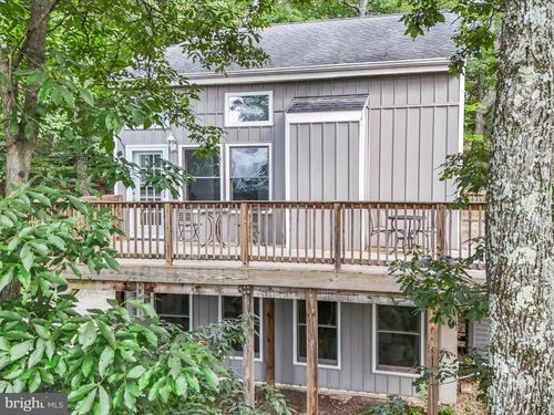 74 Apache Heights Ln, BERKELEY SPRINGS, WV, 25411-1823 | Card Image