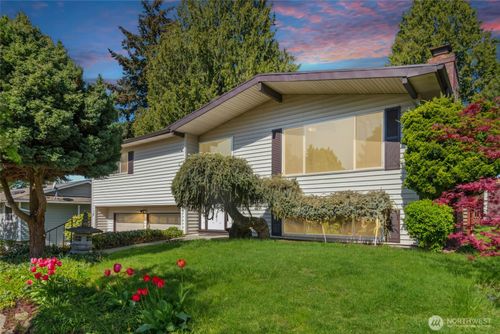 612 S 27th Ct, Renton, WA, 98055-5069 | Card Image