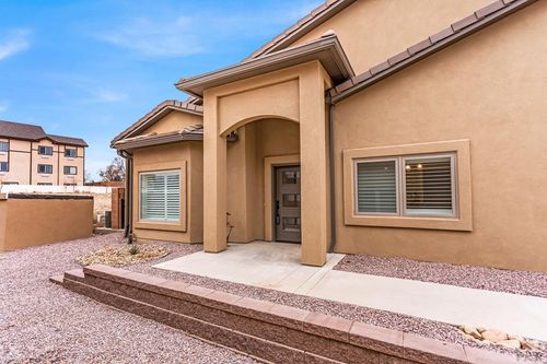 55 Aberdeen Blfs, Pueblo, CO, 81004-1066 | Card Image