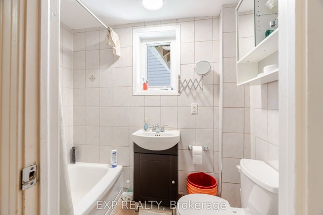 92 Cambridge St N, Home with 3 bedrooms, 2 bathrooms and 3 parking in Ottawa ON | Image 14