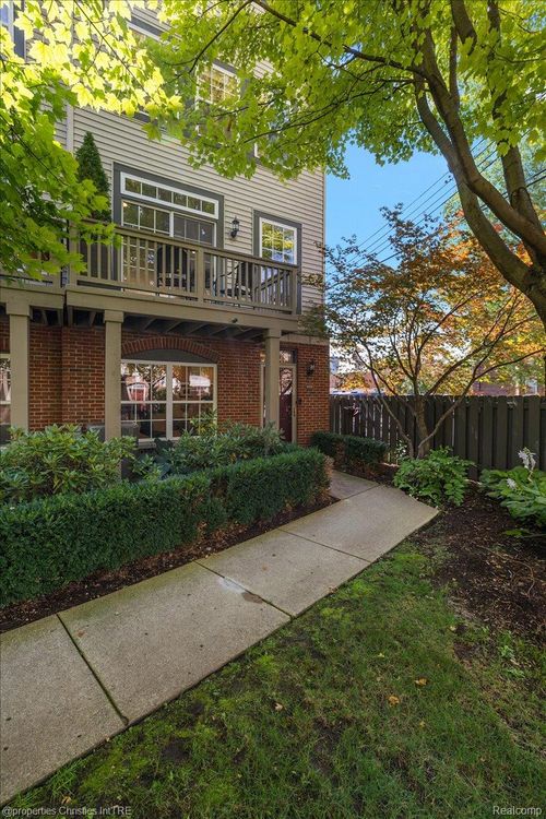 469 W Hancock St, Detroit, MI, 48201-1207 | Card Image