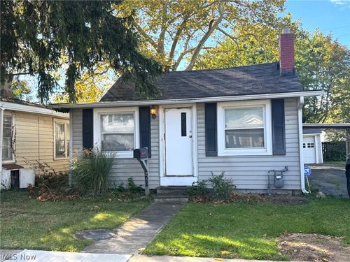 240 E 238th St, Euclid, OH, 44123-1527 | Card Image
