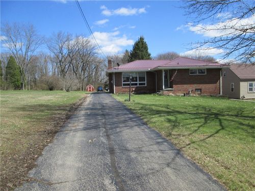 4717 Ellwood Rd, New Castle, PA, 16101-6711 | Card Image