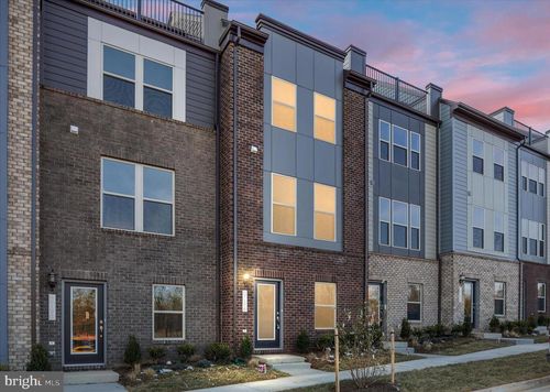 8796 Noether St, Manassas, VA, 20109-4054 | Card Image