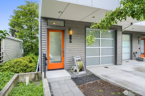 2573 13th Ave W, Seattle, WA, 98119-2118 | Card Image