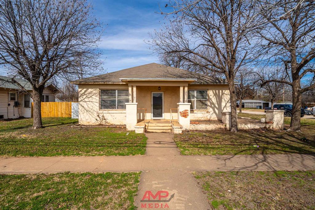 Reynolds St, Stamford, TX 79553