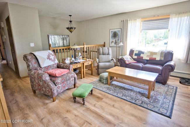 Main living room | Image 4