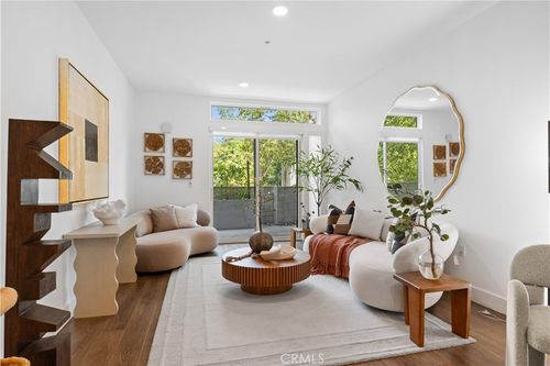 207-218 N El Molino Avenue, Pasadena, CA, 91101 | Card Image