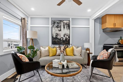 290 Nassau St, Oshawa, ON, L1J4A8 | Card Image