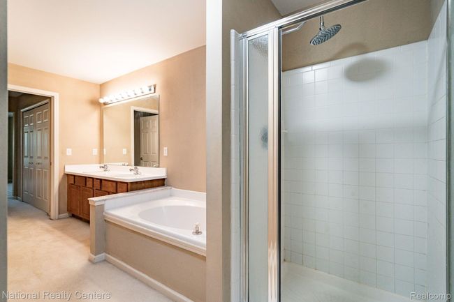 1752 Thistle Dr, Condo with 2 bedrooms, 3 bathrooms and null parking in Canton MI | Image 19