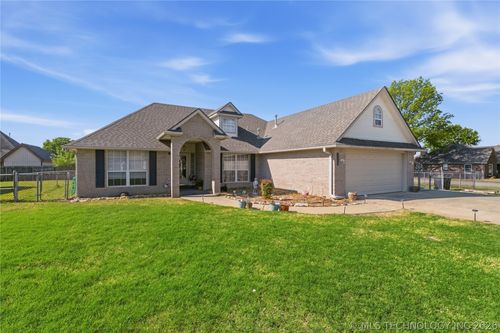 1112 W Beech Street, Skiatook, OK, 74070 | Card Image