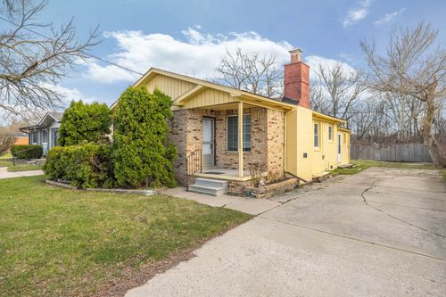 21670 Sharkey St, Clinton Township, MI, 48035-3656 | Card Image