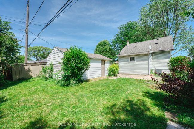 3742 Montcalm St, House other with 3 bedrooms, 1 bathrooms and 4 parking in Windsor ON | Image 16