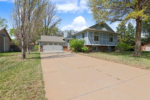 2307 N Forest Park St, Derby, KS, 67037-3162 | Card Image