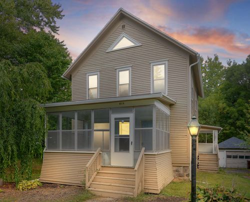 814 N Main St, Nashville, MI, 49073-9763 | Card Image