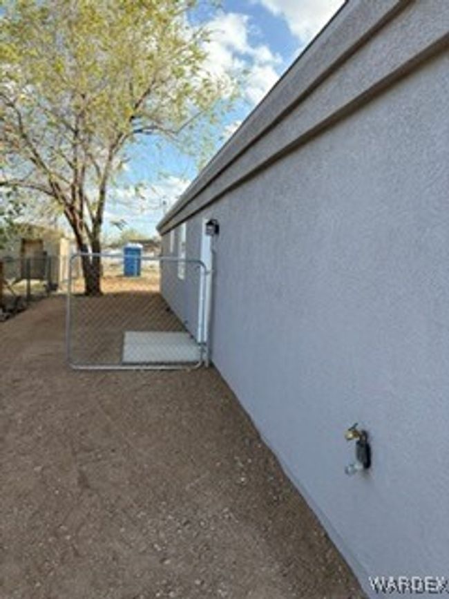 Side of Structure | Image 13