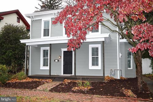 518 W Market St, MARIETTA, PA, 17547-1207 | Card Image