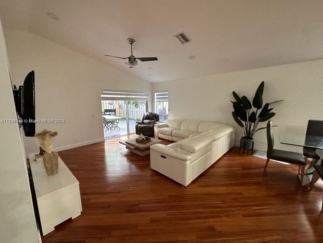 591 Talavera Rd, House other with 3 bedrooms, 2 bathrooms and null parking in Weston FL | Image 4
