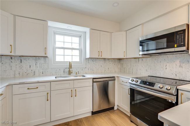 9 - 30673 Cambridge Ct E, Condo with 3 bedrooms, 2 bathrooms and null parking in Bay Village OH | Image 16