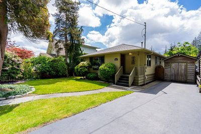 625 E 22nd St, House other with 2 bedrooms, 1 bathrooms and 2 parking in North Vancouver BC | Image 1