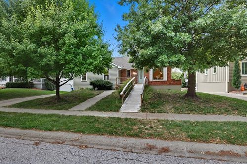 862 Amesbury Ave, Liberty, MO, 64068-3062 | Card Image