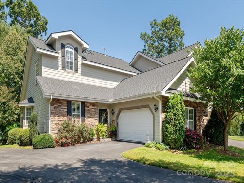 287 Towne Place Dr, Hendersonville, NC, 28792-6913 | Card Image
