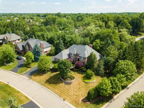 2551 Ginger Ct, Bloomfield Hills, MI, 48304-1921 | Card Image