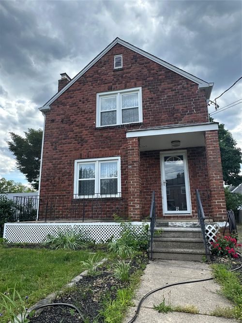 5 Ashwood Rd, Port Washington, NY, 11050-1601 | Card Image