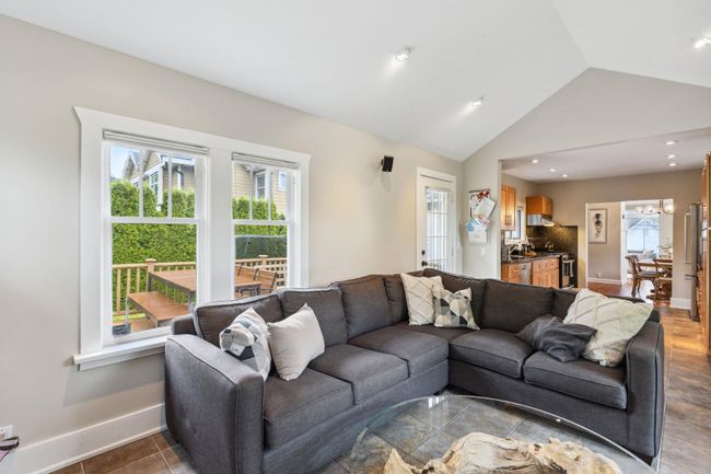130 E Kings Road, House other with 3 bedrooms, 3 bathrooms and 3 parking in North Vancouver BC | Image 20