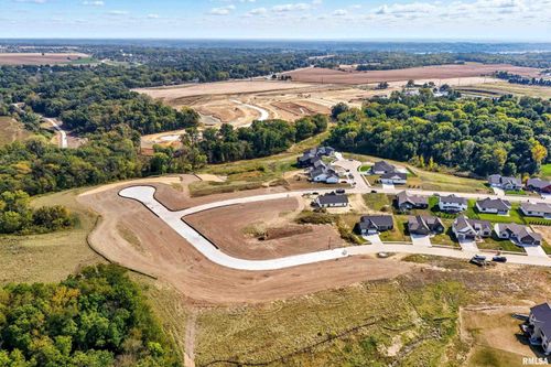 7125 Spring Creek Dr, Bettendorf, IA, 52722-6595 | Card Image