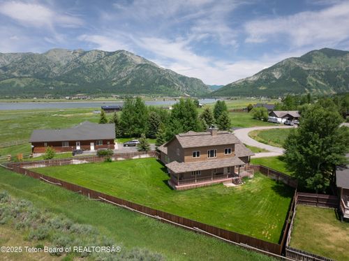 708 Palisades Ln, Alpine, WY, 83128 | Card Image