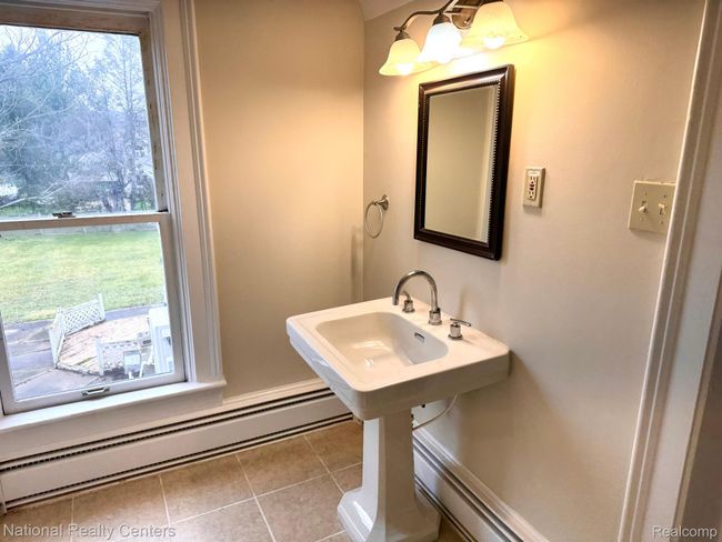 Bathroom off of master bedroom | Image 25