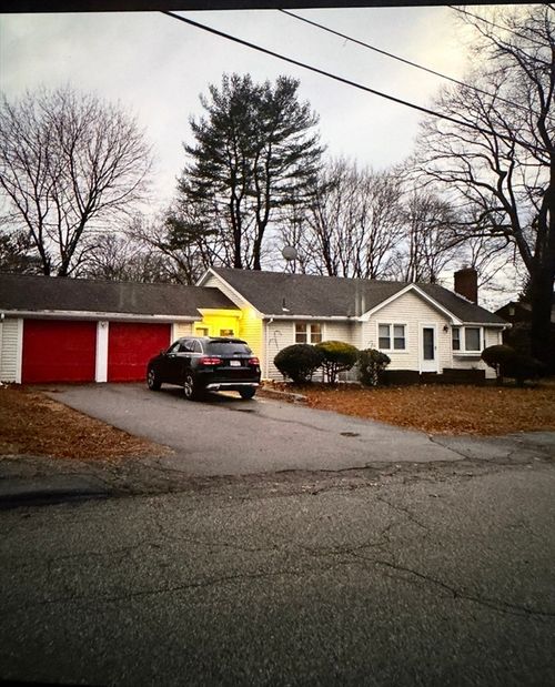 120 Roberts Ave, Holbrook, MA, 02343-1028 | Card Image