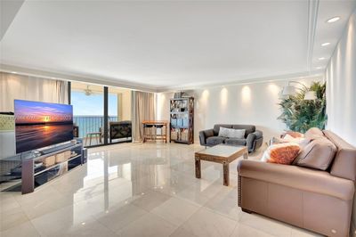 PHB - 1905 N Ocean Blvd, Condo with 2 bedrooms, 2 bathrooms and null parking in Fort Lauderdale FL | Image 3