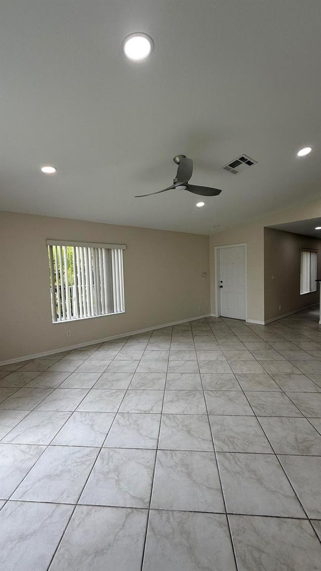2131 Sw Newport Isles Boulevard Boulevard, House other with 3 bedrooms, 2 bathrooms and null parking in Port St Lucie FL | Image 11