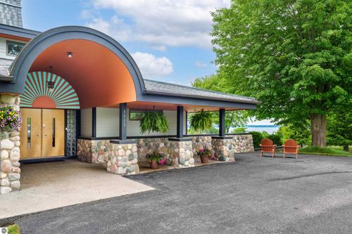 3333 Kirkridge Dr, Williamsburg, MI, 49690-9372 | Card Image