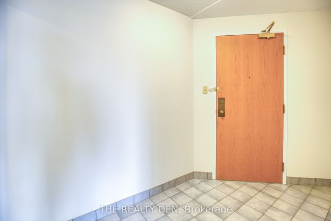 603 - 8 Christopher Crt, Condo with 2 bedrooms, 2 bathrooms and 1 parking in Guelph ON | Image 24