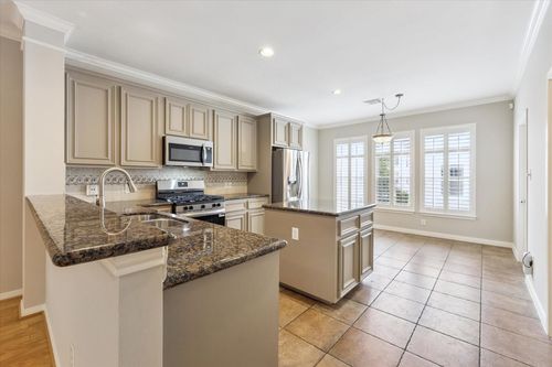 2915 W Dallas St, Houston, TX, 77019-4007 | Card Image