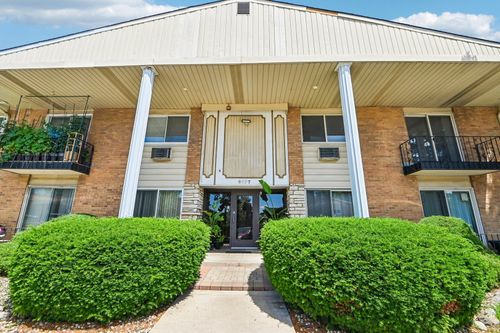 2e-8997 Kennedy Dr, Des Plaines, IL, 60016-7610 | Card Image