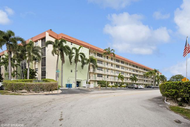 APT-226C - 5300 Ne 24 Th Ter, Condo with 2 bedrooms, 2 bathrooms and null parking in Fort Lauderdale FL | Image 26