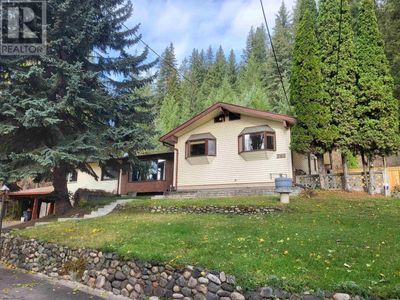 702 Hart Highway, House other with 5 bedrooms, 3 bathrooms and null parking in Prince George BC | Image 3