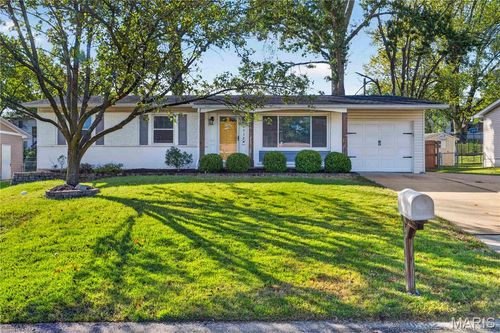 9532 Tealridge Dr, Saint Louis, MO, 63126-3123 | Card Image
