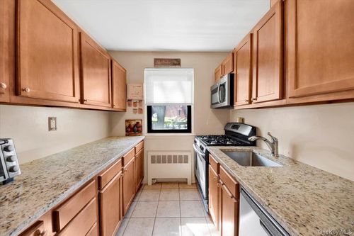 13-101 Beacon Hill Dr, Dobbs Ferry, NY, 10522-2444 | Card Image