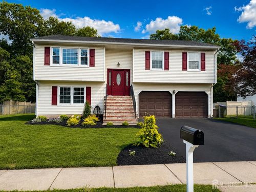 13 Traci Ln, Edison, NJ, 08817-2221 | Card Image